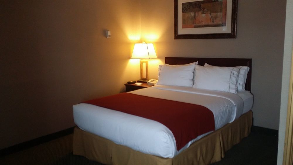 Holiday Inn Express Red Deer By Ihg מראה חיצוני תמונה