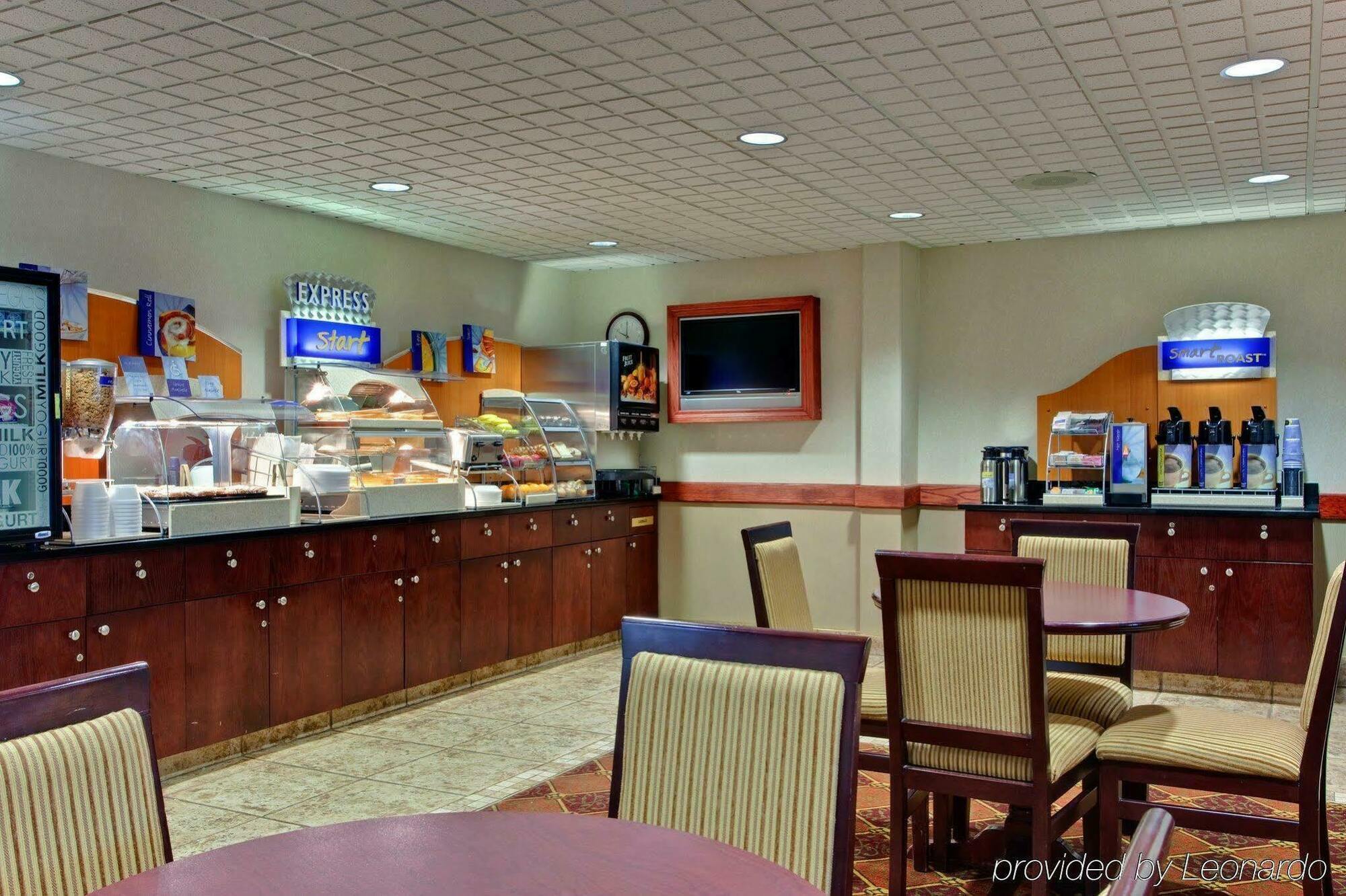 Holiday Inn Express Red Deer By Ihg מסעדה תמונה