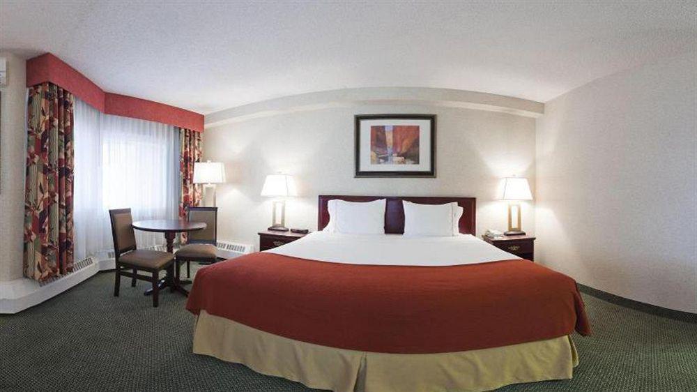 Holiday Inn Express Red Deer By Ihg מראה חיצוני תמונה
